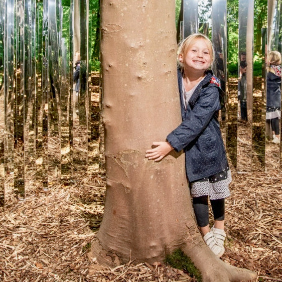 L’enfant en forêt : contes et récits